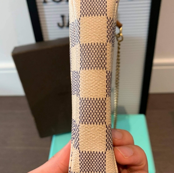 🎁SOLD🎁Mini Pochette Damier Azur - Picture 3 of 11